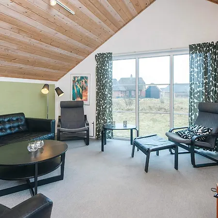 Дом отдыха Luxurious Beach Retreat In Blavand-By Traum